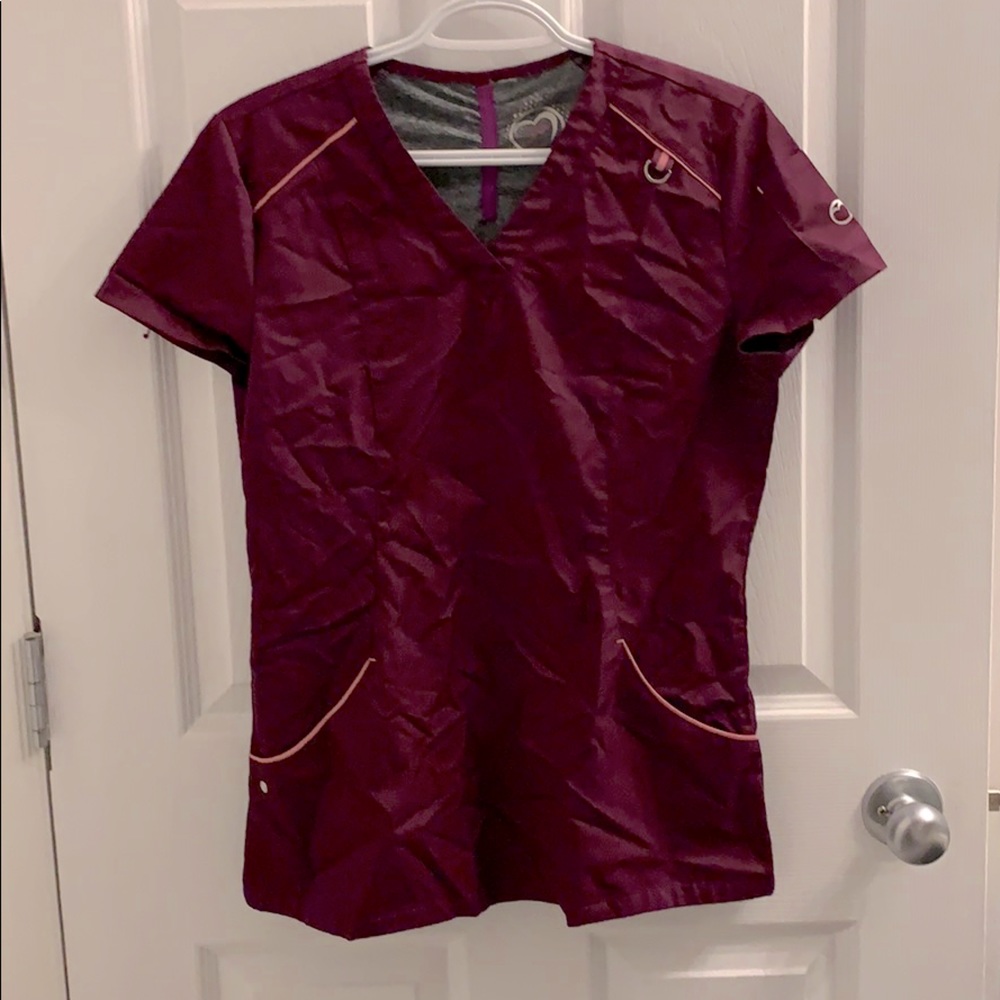 Scrub top￼